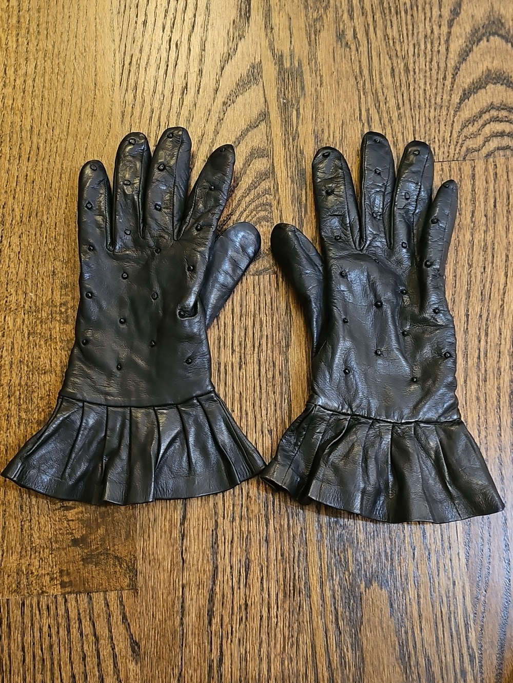 Fratelli Forino Women’s Black Leather Ruffle Cuff Gloves Made In Italy